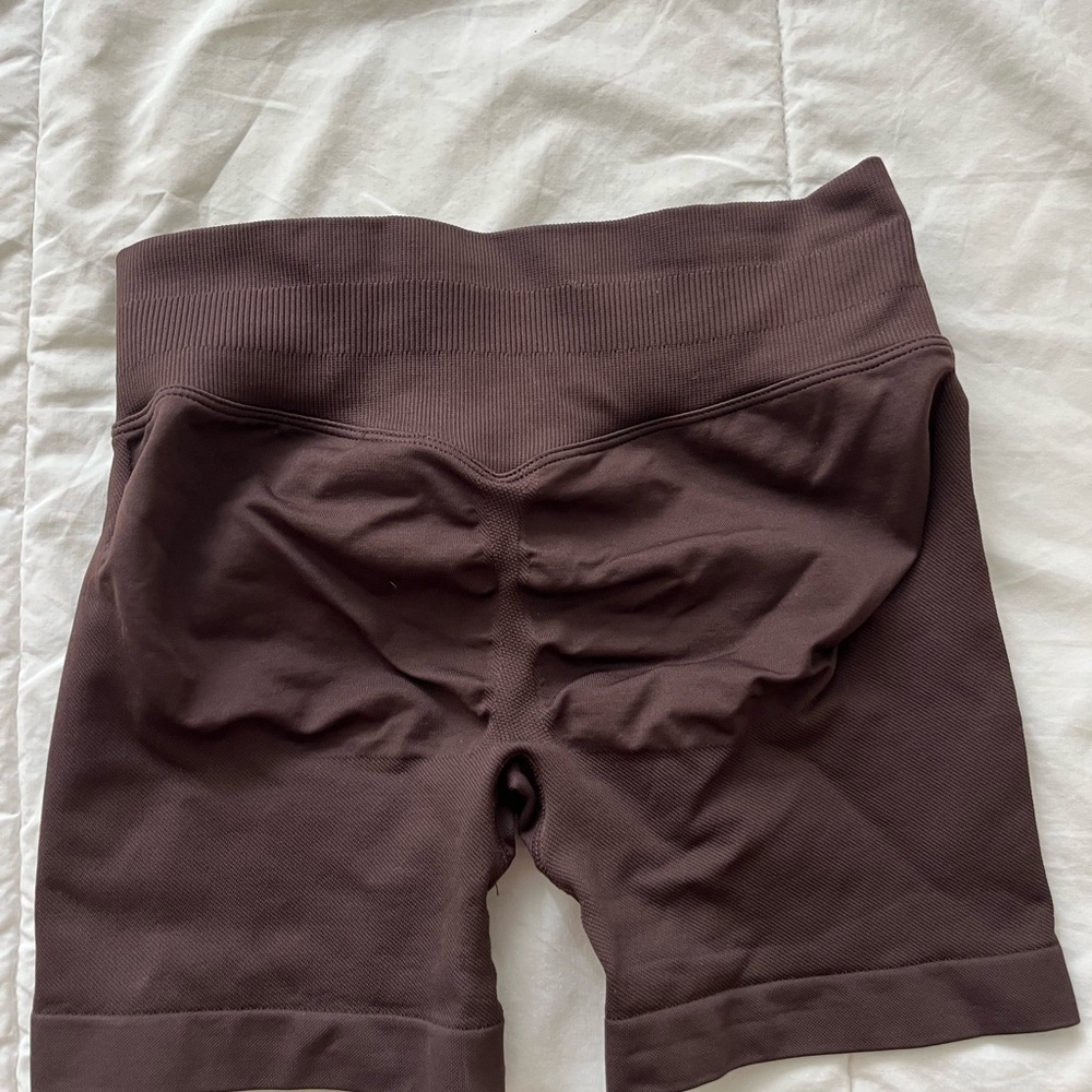 Brown High-Waisted Bike Shorts with Seamless Design